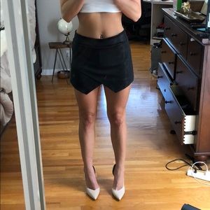Bebe pleather skort size S